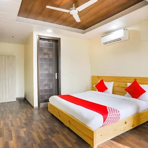 *** Hotel Oyo 71521 Crown India